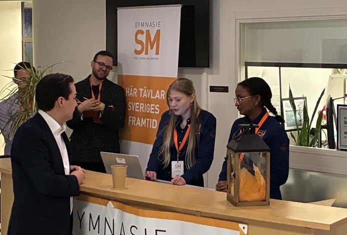 Elever från Yrkesgymnasiet Umeå bemannar reception under Gymnasie-SM.